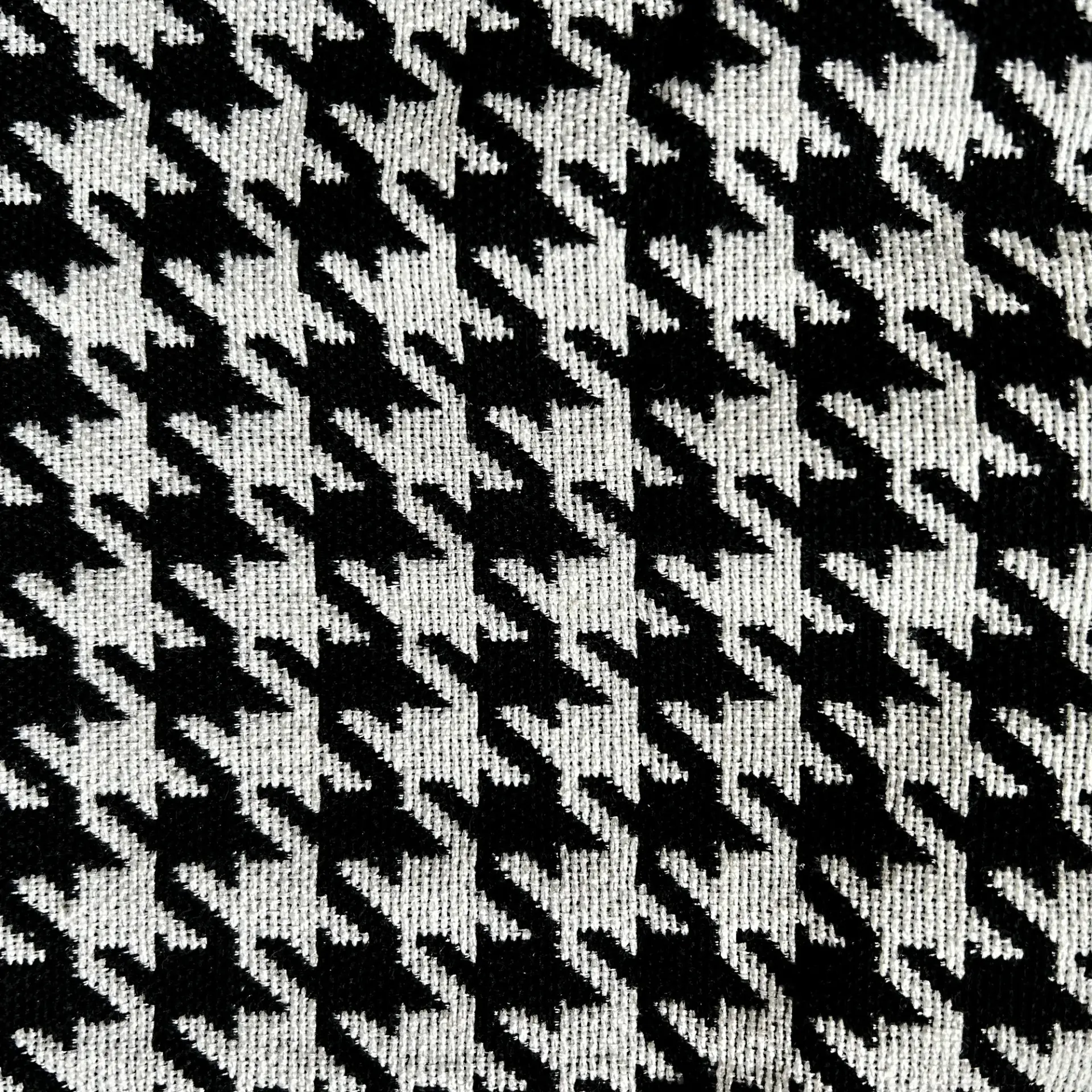 Tissu pied-de-poule noir et blanc du porte-bébé de hanche Billie & Bo, vu de près